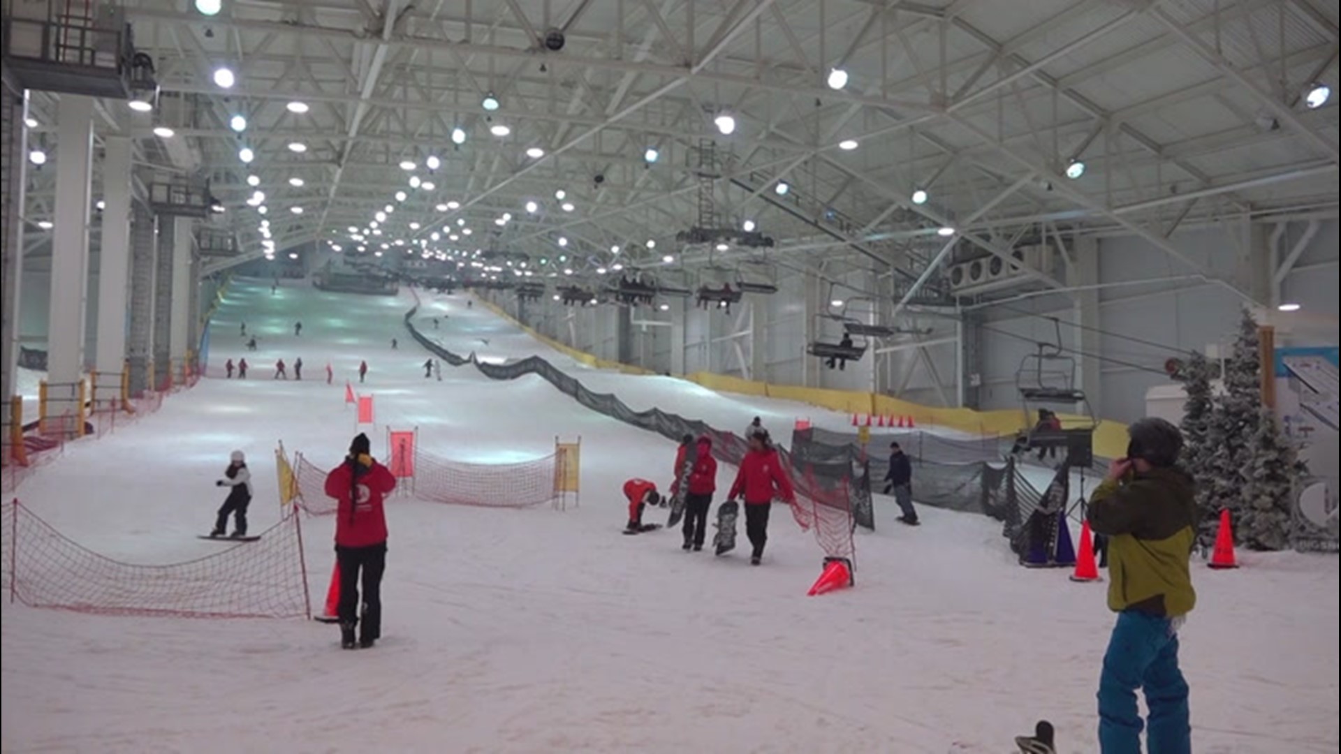 AccuWeather's Lincoln Riddle heads to East Rutherford, New Jersey, to try out indoor skiing at Big SNOW American Dream, the first indoor ski slope in North America.