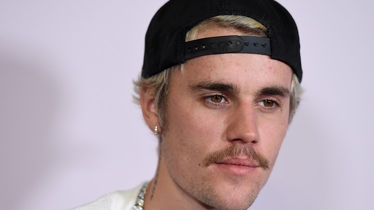 Justin Bieber suffering facial paralysis from rare disorder