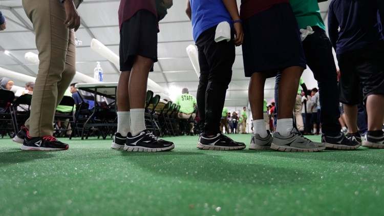 La administración Biden reabre instalación de carpa en Texas para alojar a adolescentes inmigrantes