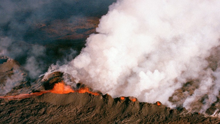 Hawaii's biggest volcano could erupt soon. Here's how it will likely happen.