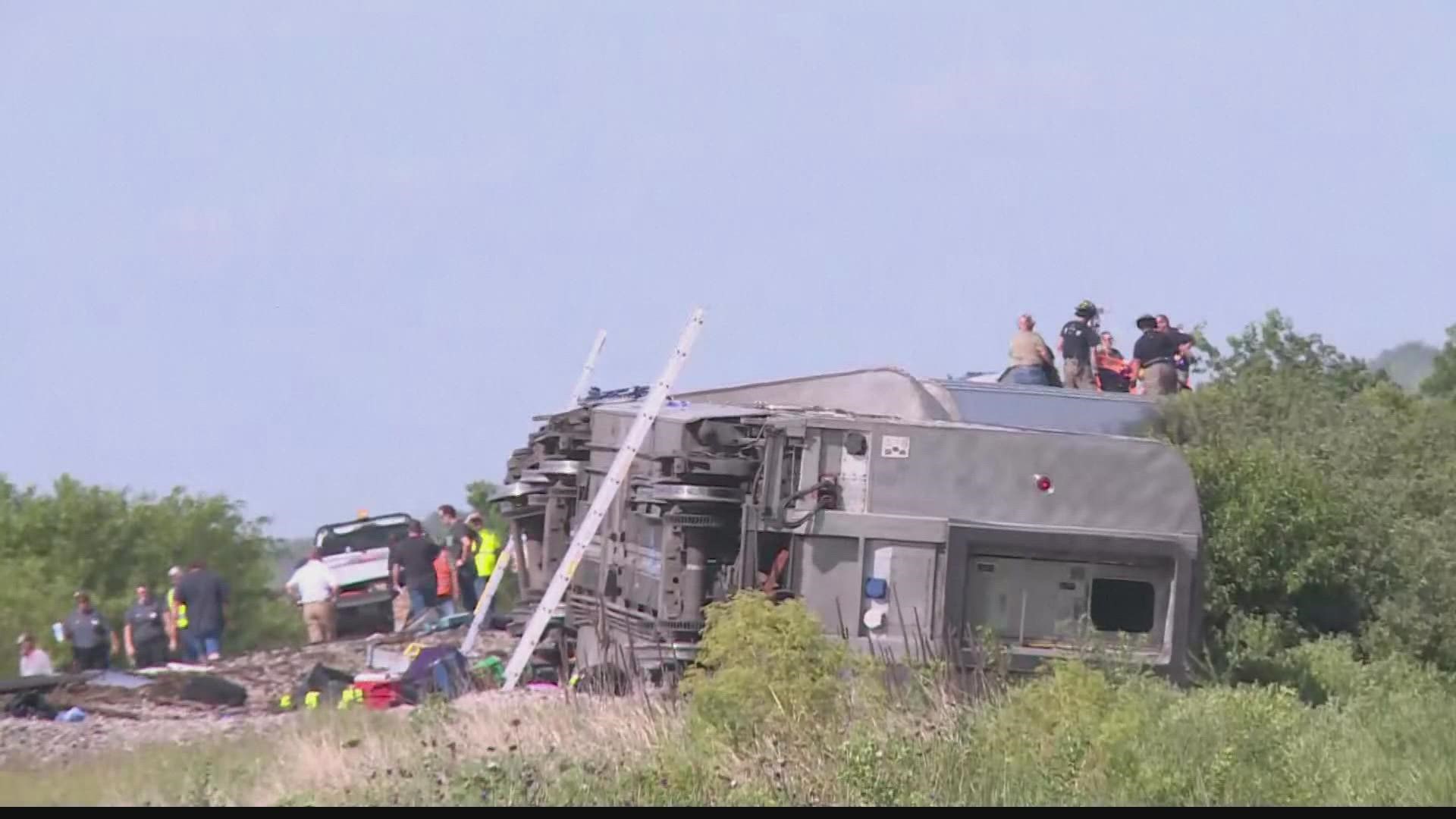 Amtrak train strikes dump truck in Missouri, 3 killed | wbir.com