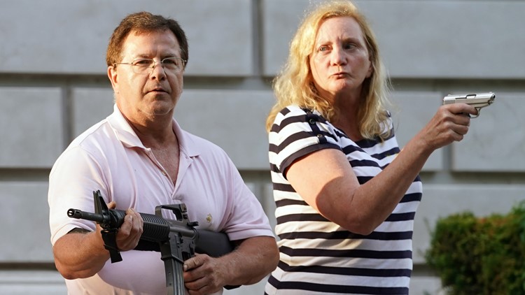 Gun-waving couple in St. Louis sues news photographer | 0