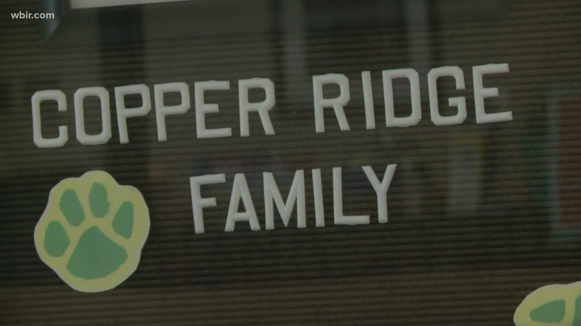 Volunteers and Copper Ridge Elementary School to give food to families in need this summer.