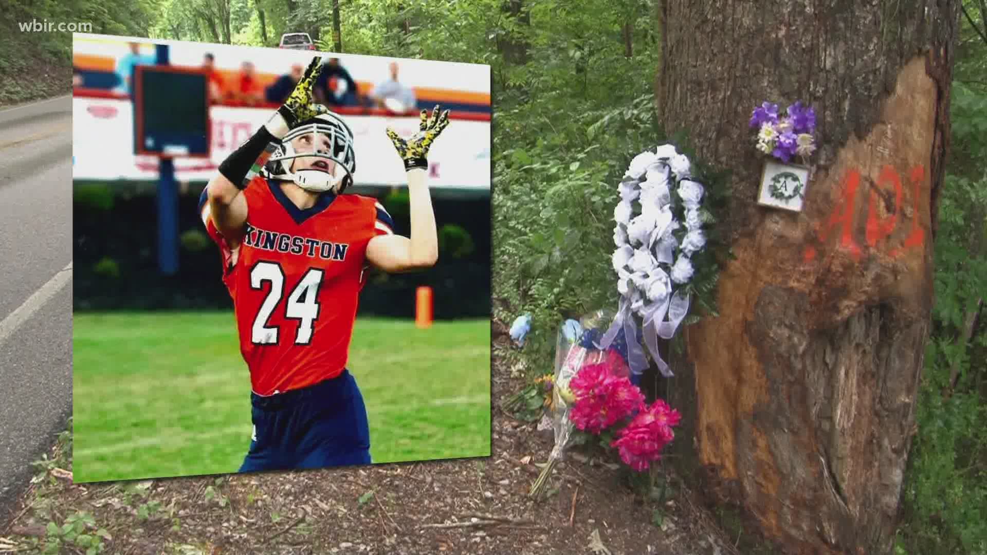 The Kingston community is remembering a Roane County teenager killed in a car crash last week, 16-year-old Austin Edmonds.