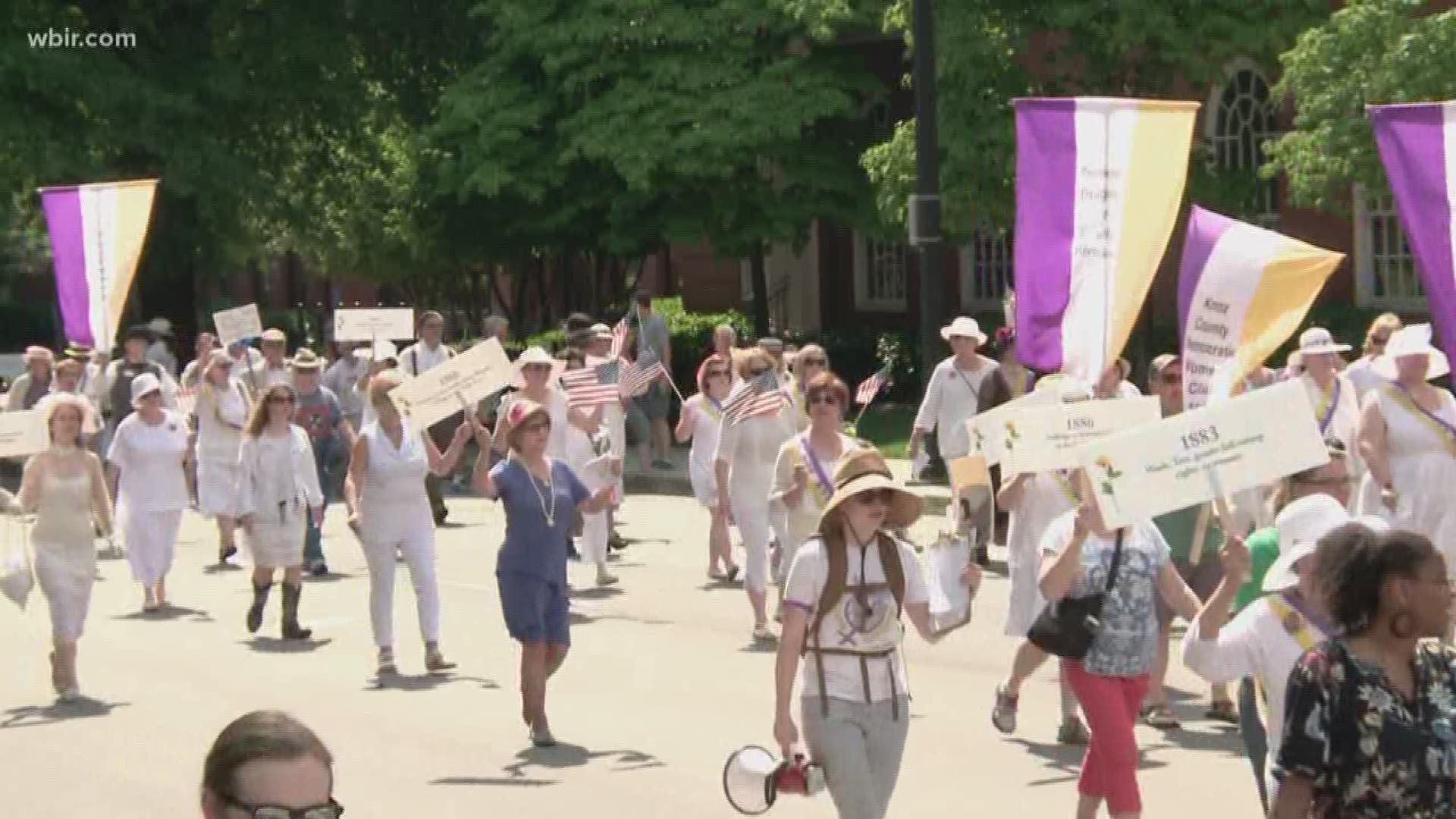 New statue in downtown Knoxville celebrates Tennessee's role in giving women the right to vote.