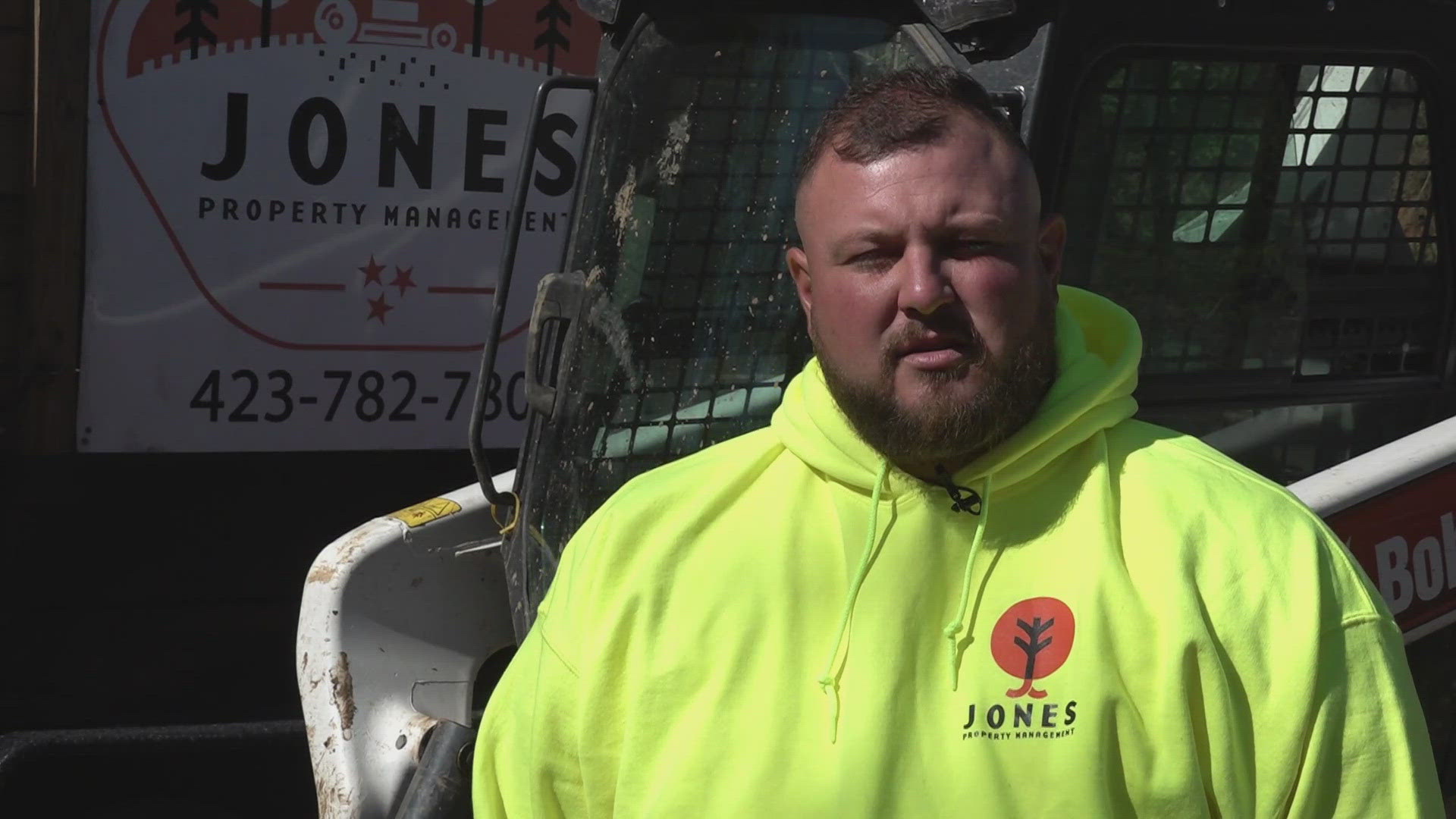 A Kingston man has spent days volunteering his help in East Tennessee as dozens of people work to recover after Hurricane Helene flooding.