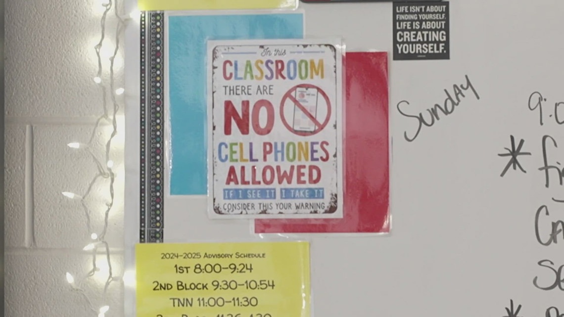 Study shows school phone bans curb distractions but show no immediate academic gains