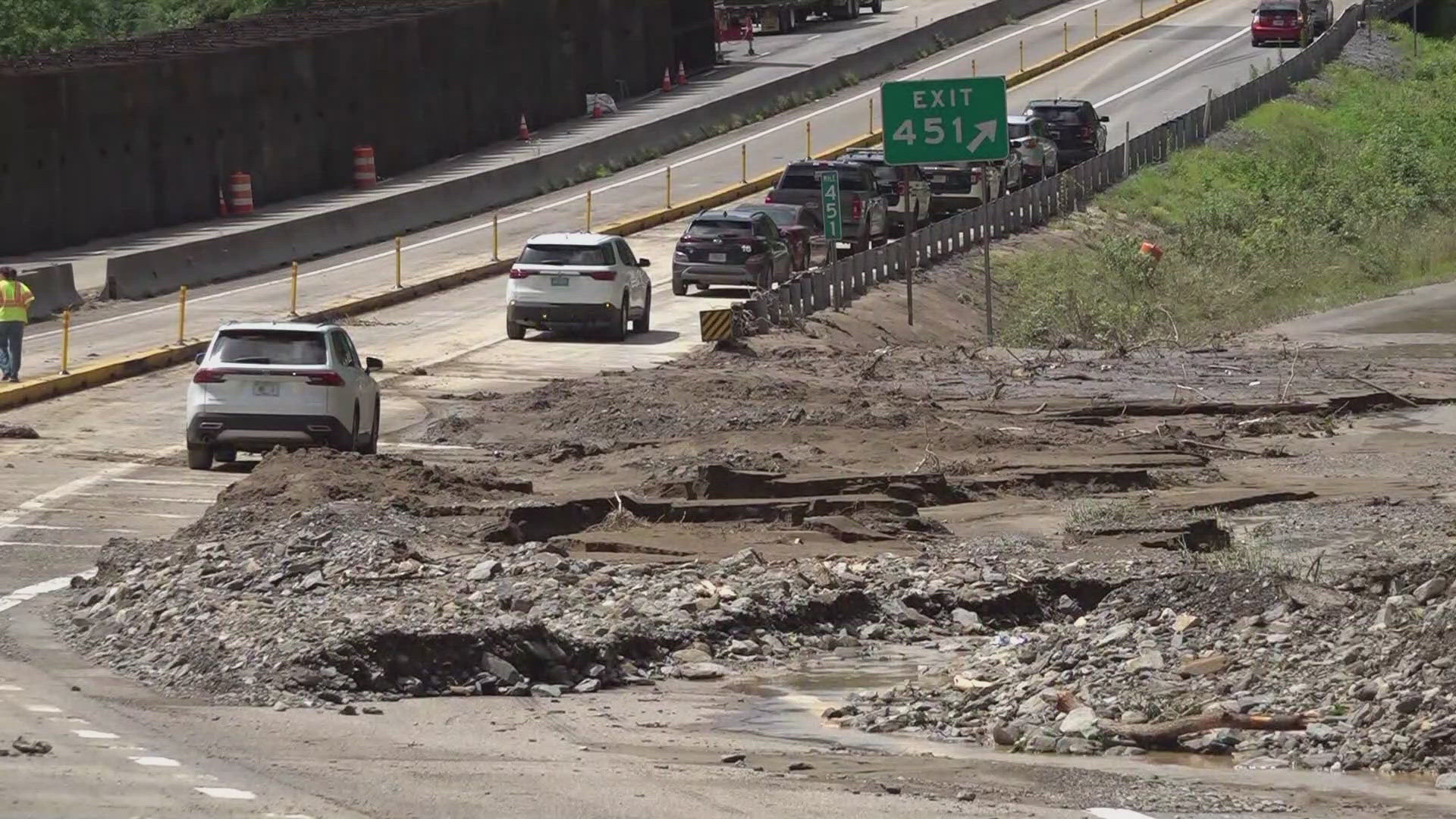 Officials give update on I-40 rockslide and flooding closure in Cocke ...