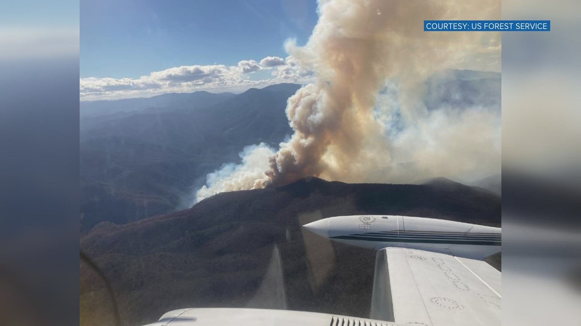 North Carolina Fire Spreads Across Tn Nc State Line Into Cocke County