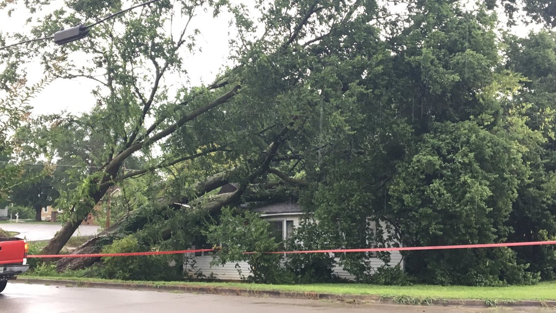 Strong Monday storms topple trees, knock out power for thousands | wbir.com