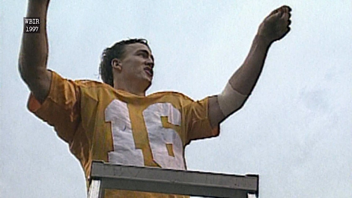 Tennessee football: Former Vol Peyton Manning steals the show on 'SNL'