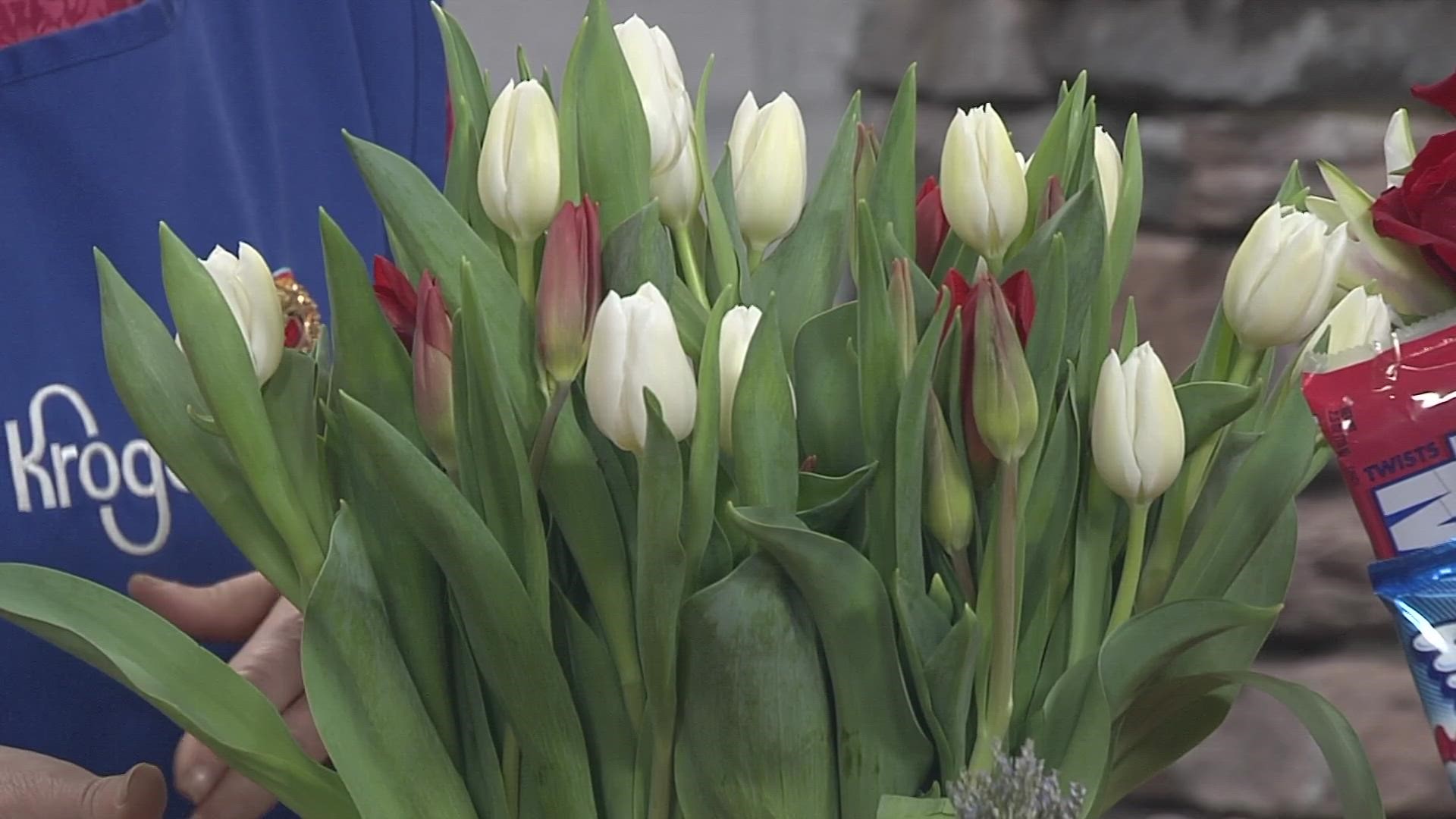 Needing to pick up some flowers for your Valentine's? Vivian Nowading, a Kroger florist, gives us tips and tricks for making your bouquet special.