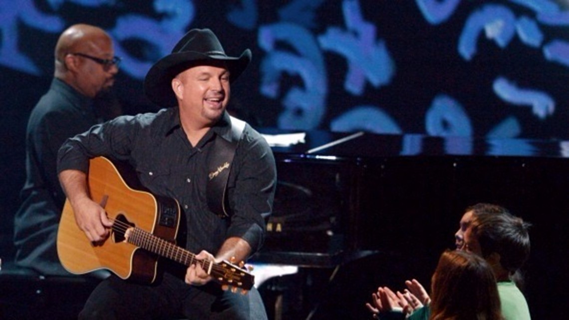 Garth Brooks at Neyland Stadium: "Once in a lifetime event" | wbir.com