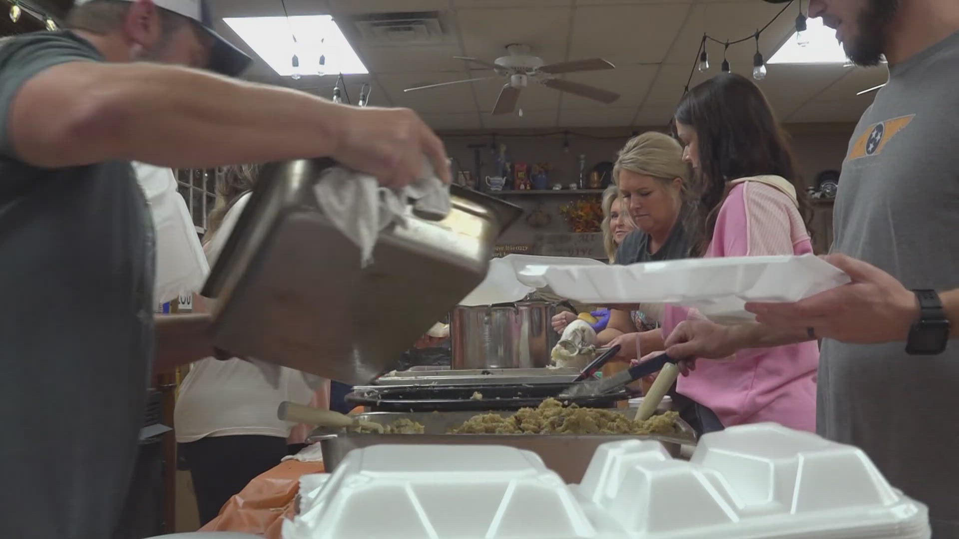 RaeZack's gave out free Thanksgiving meals for the sixth year in a row. People were able to eat in or take their food to go.