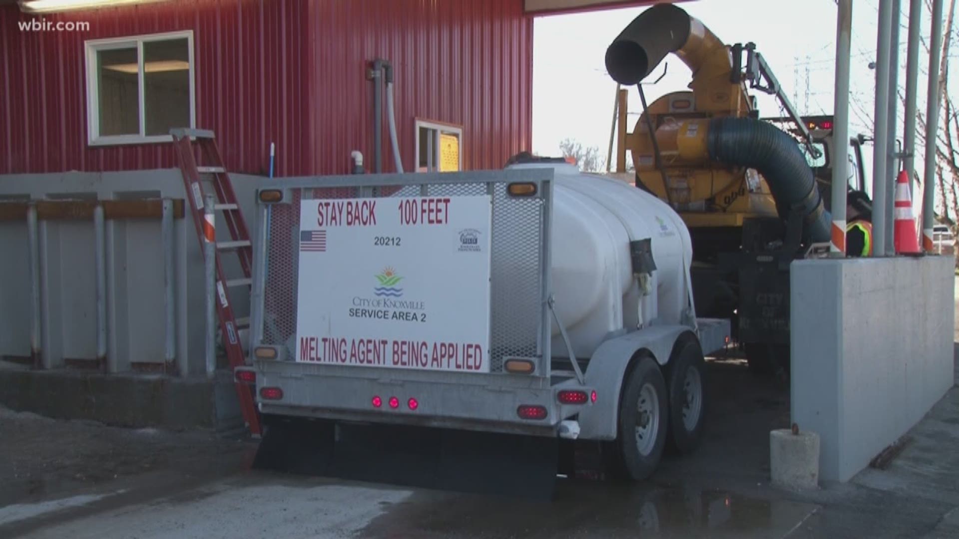 As this winter weather rolls in....crews across east tennessee are preparing to keep roadways clear.