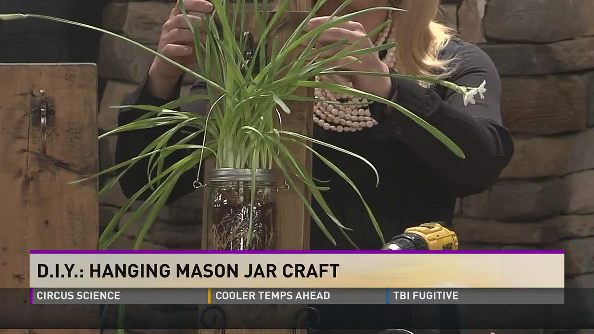 D.I.Y.: Hanging Mason Jar Craft