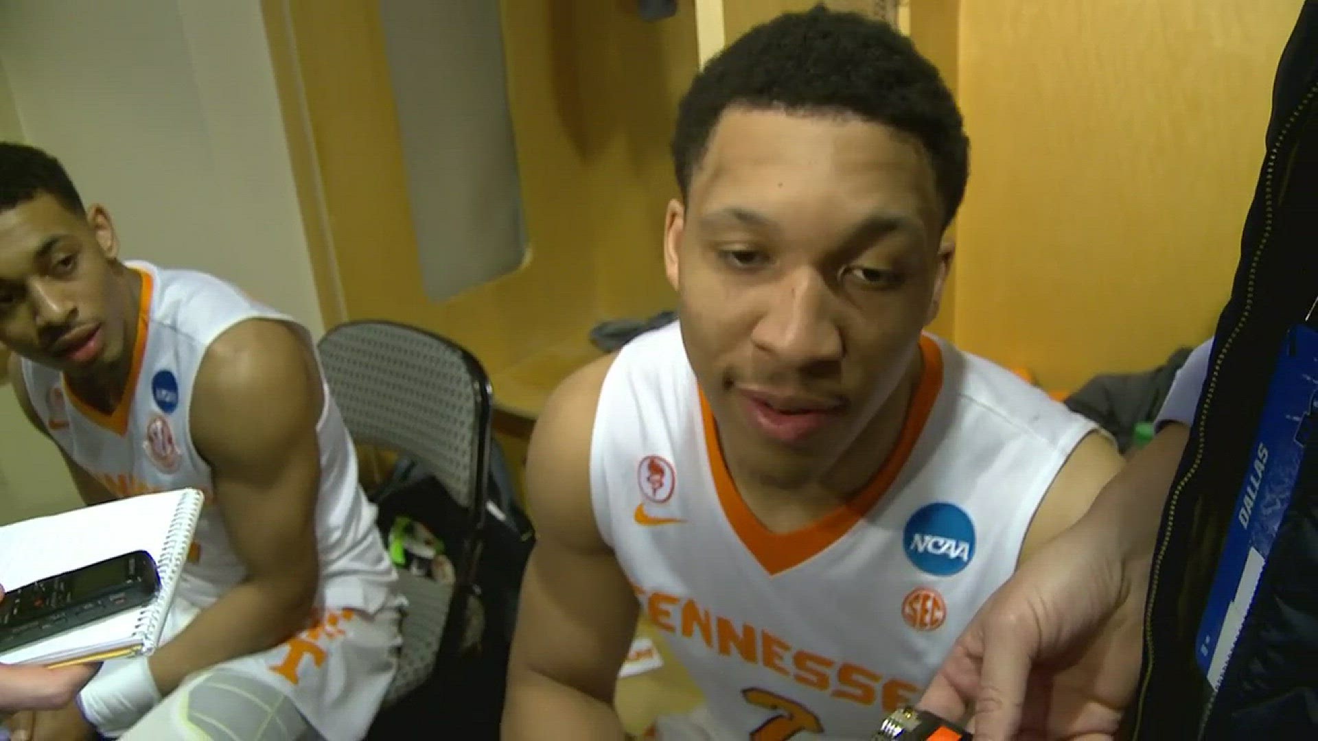 Admiral Schofield threw down a one-handed slam over two Raiders in the last few minutes of Tennessee's 73-47 win over Wright State in the first round of the NCAA Tournament. His teammates enjoyed it.