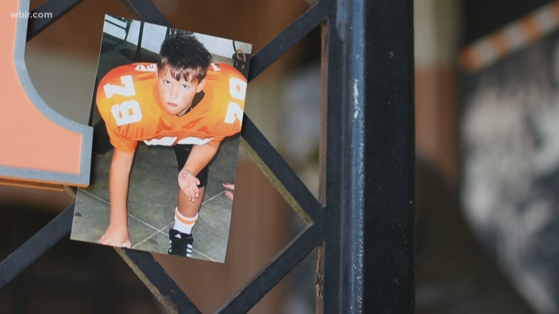Four-star offensive lineman Jackson Lampley wants to help Jeremy Pruitt get the Vols back to the glory days of the '90s when his dad blocked for Peyton Manning at Tennessee.