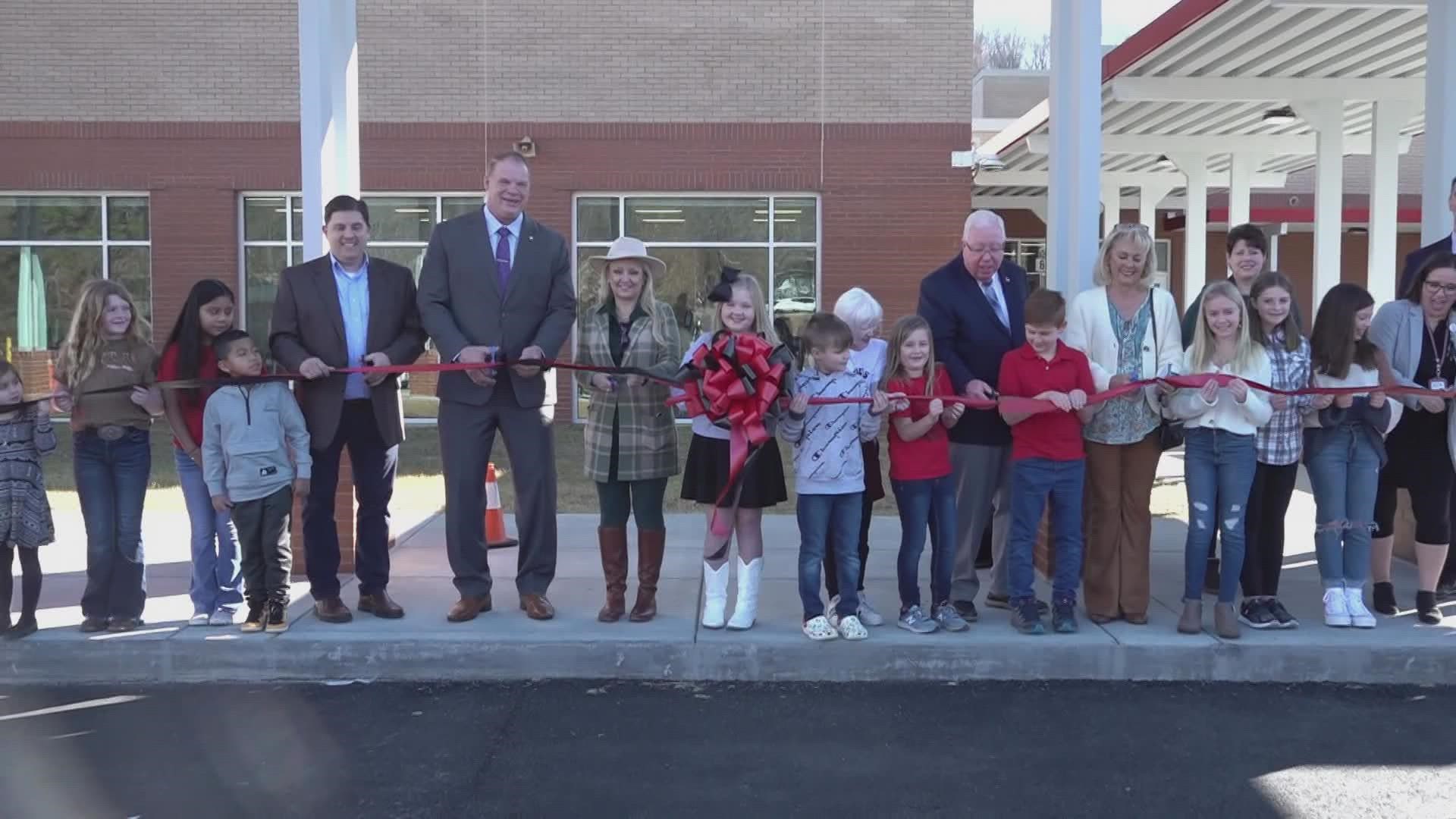 A new school opens to elementary school students in Fountain City on Monday. The new school has 34 classrooms, a 7,100-square-foot gym, a new library and more.