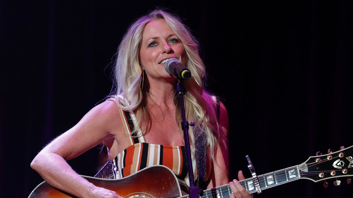 'Strawberry Wine' singer Deana Carter to perform free concert at