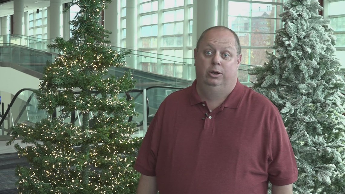 Man marks 30 years of volunteering at ETCH's 'Fantasy of Trees'