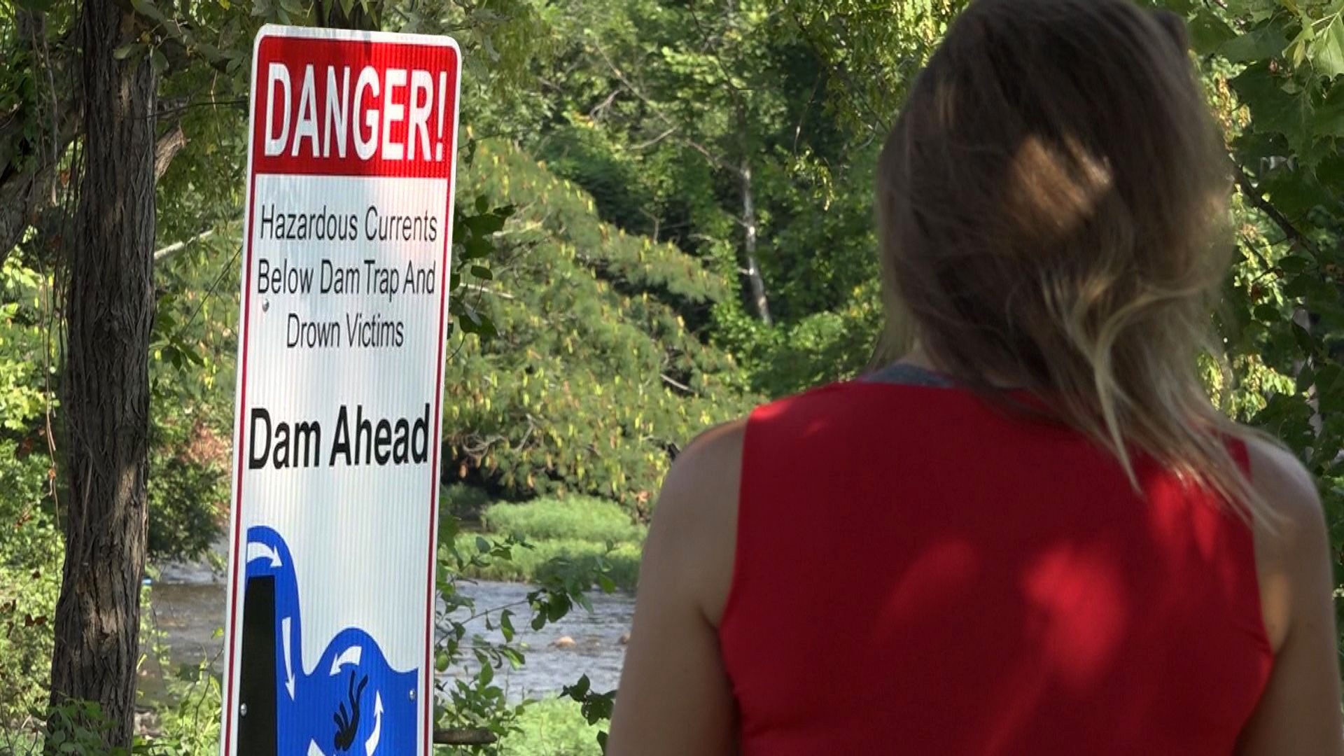 The mother of a girl who drowned at a dangerous dam gets the warning signs she wanted. The signs will alert others to the deceptive deadly currents that killed her daughter.