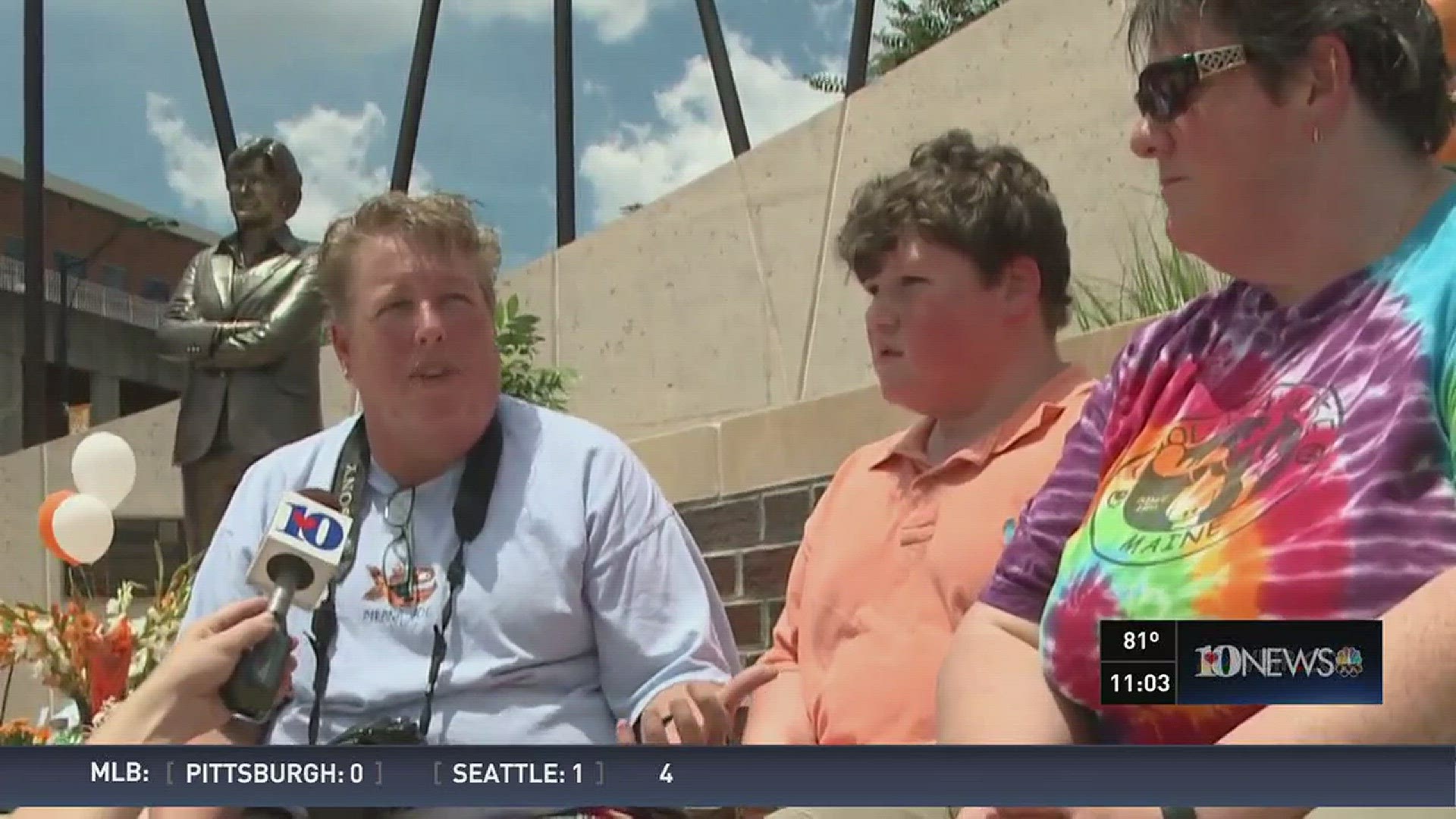 A community gathers near the statue of Pat Summitt on UT campus to remember her legacy.