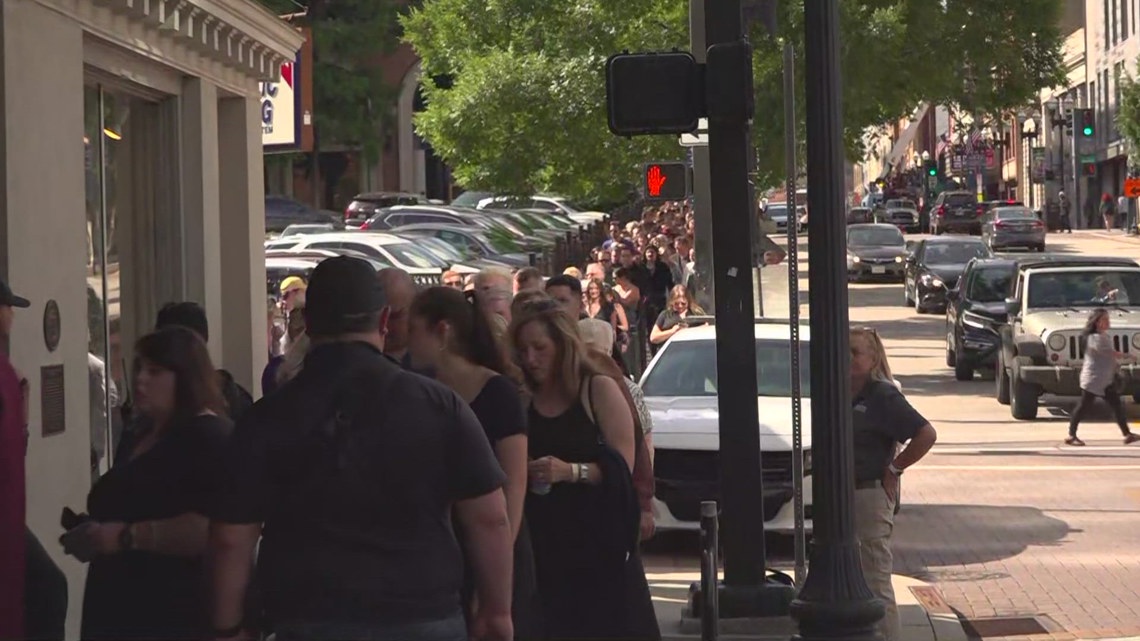 Dolly Parton heads to Bijou Theatre to tape docuseries