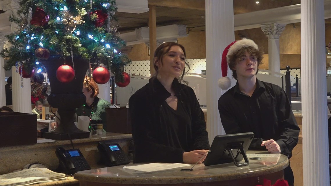 Some Knoxville businesses opt to stay open on Christmas, welcome customers with holiday cheer - Vimarsana News