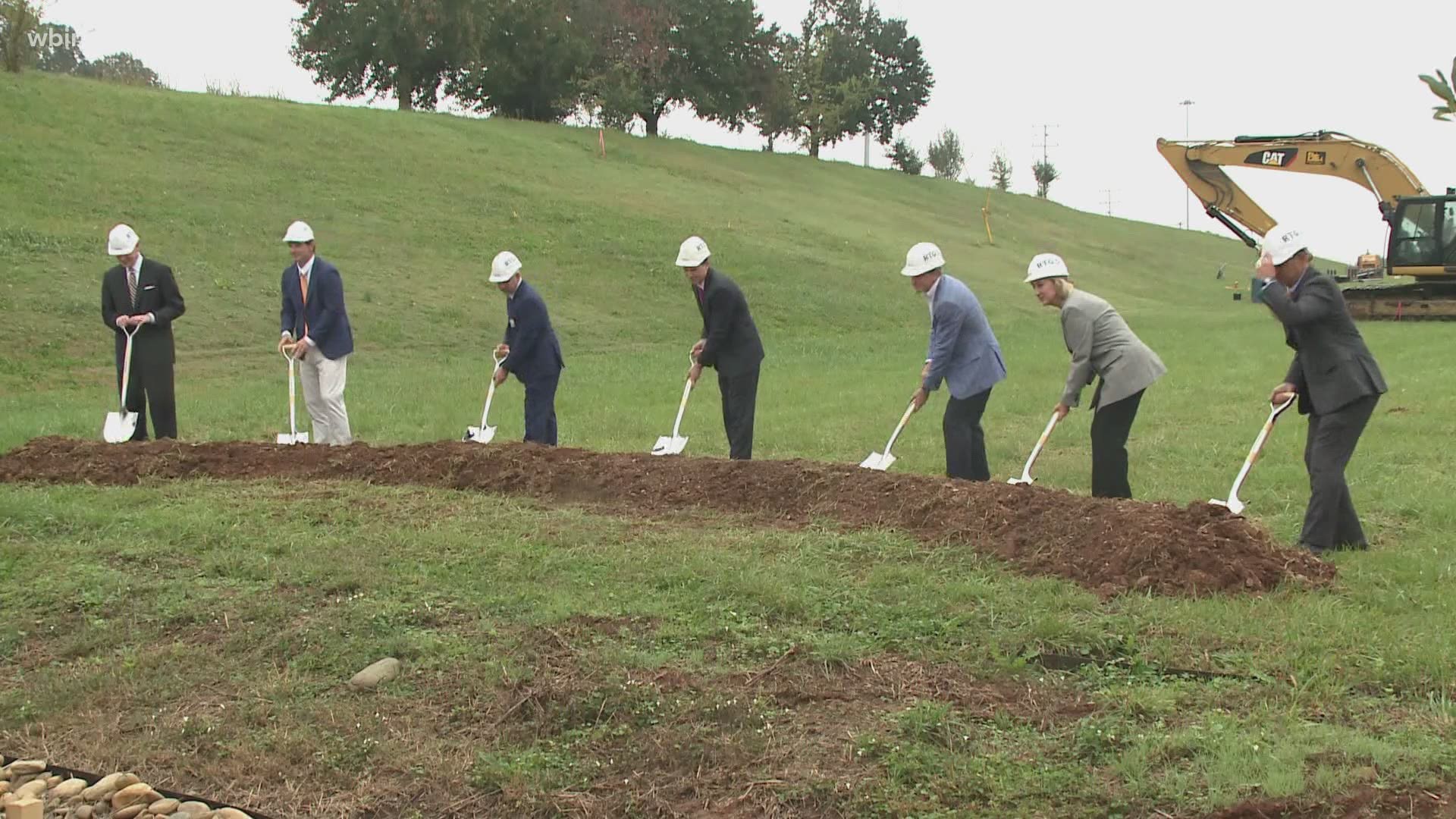 UT Medical Center officials broke ground Monday for a new orthopaedic institute.