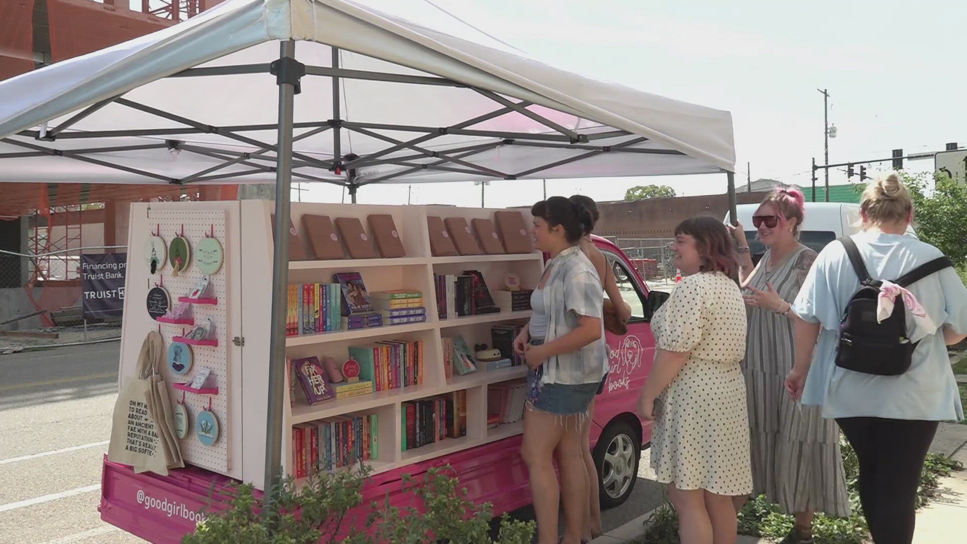 A new mobile bookshop has garnered attention on social media for bringing romance novels to Knoxville communities.
