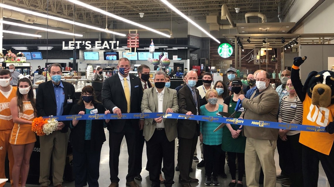Knox Co. Mayor speaks at grand opening of Food City, part of new