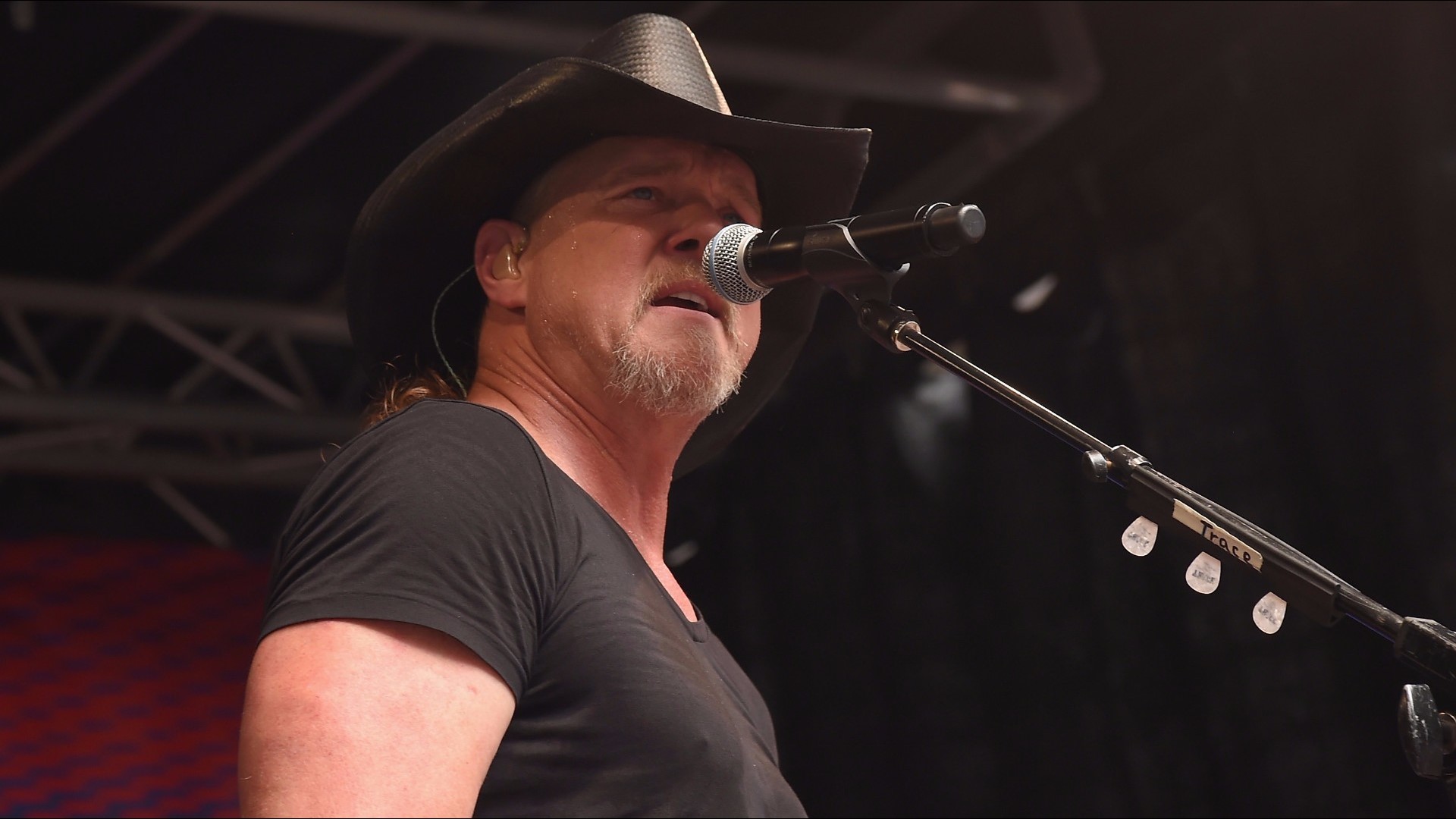Trace Adkins shares addiction recovery story | wbir.com