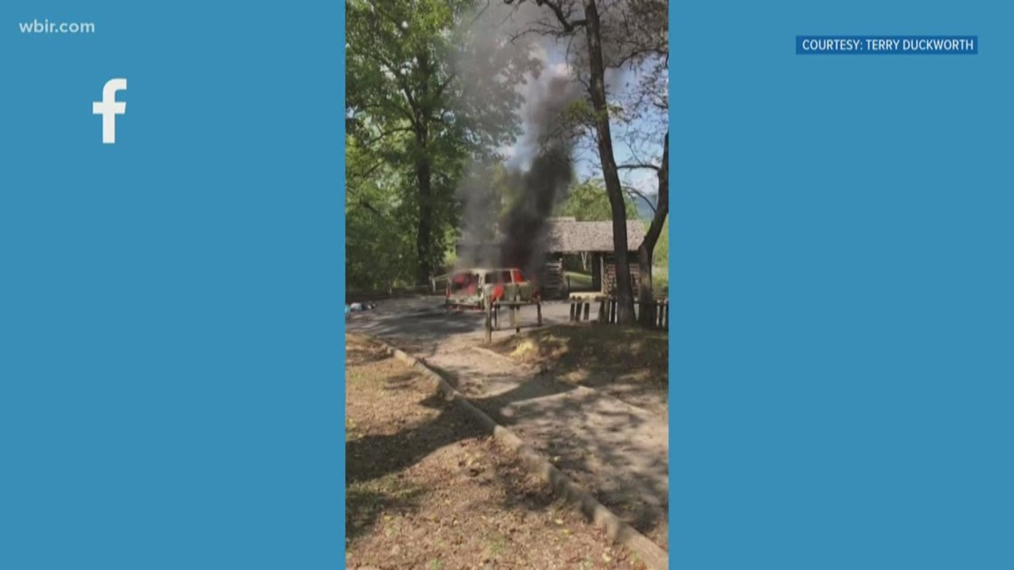 Passengers escape Cades Cove car fire