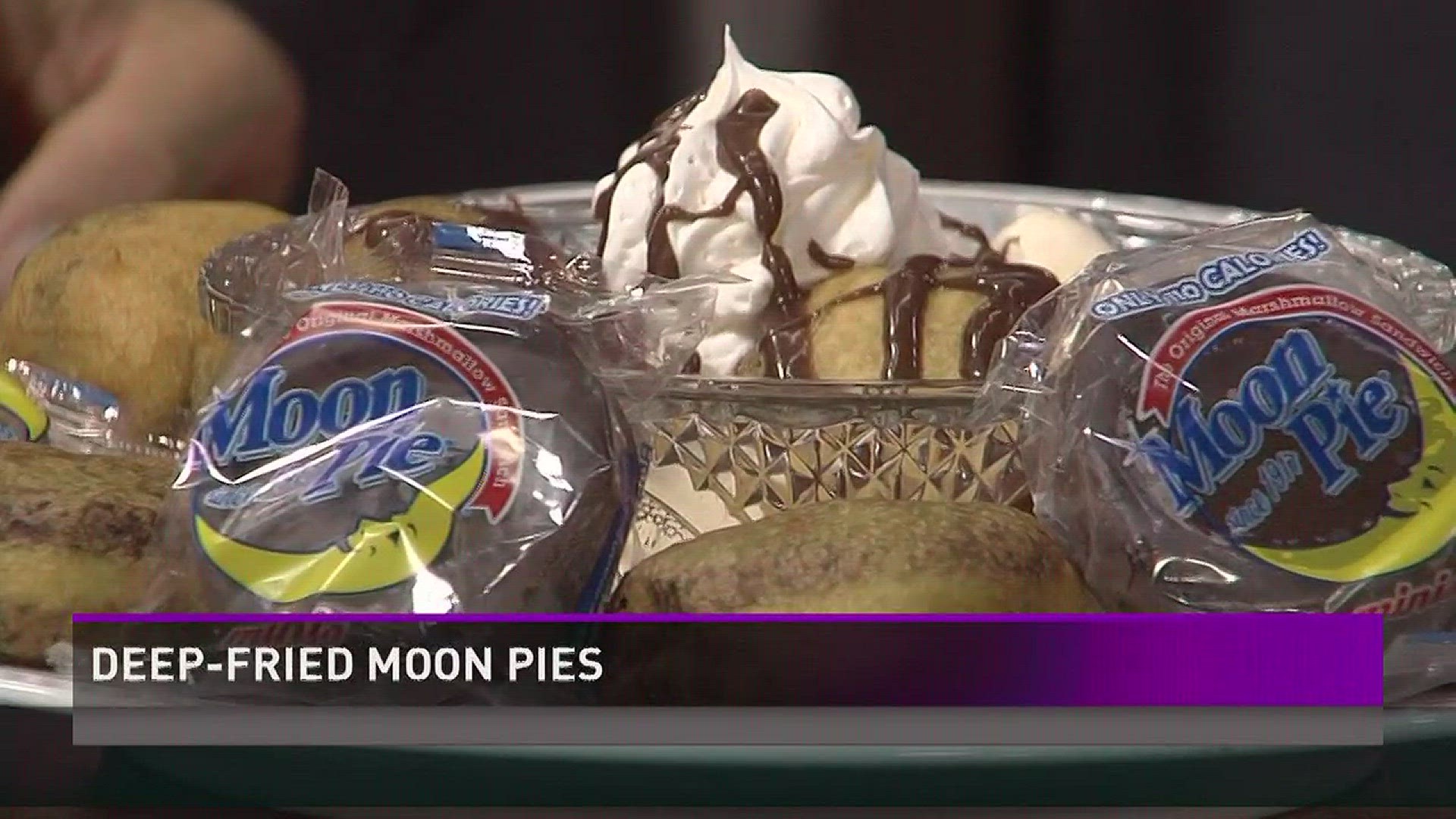Melissa Graves from Donna's Old Town Cafe shows us how to deep fry a Moon Pie.