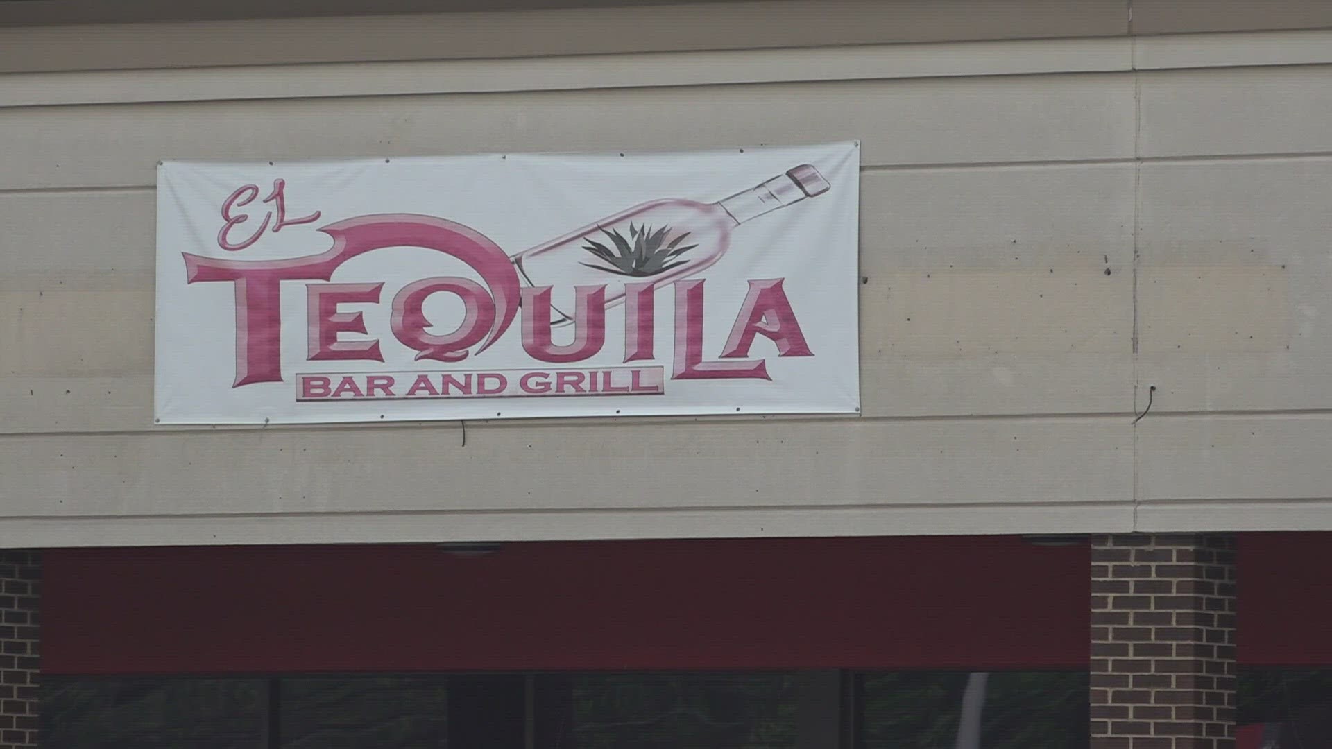 The North Knox County bar and restaurant has continued to operate with a state liquor license, its lawyer says.