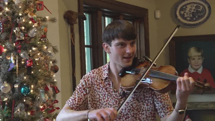 Student from Ukraine studying music at UT celebrates first Thanksgiving in America