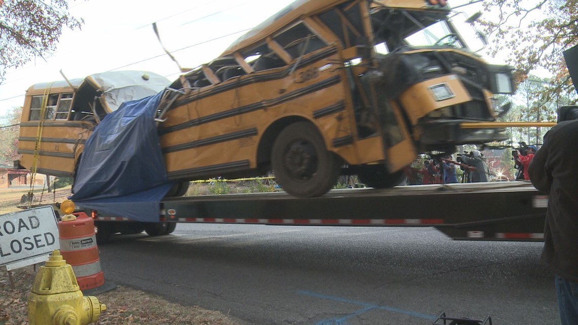 One week after bus crash killed 6, kids return to class | wbir.com
