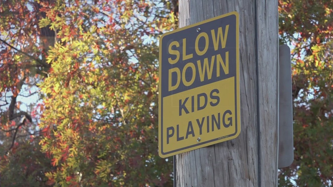 Knox County mom urging bus stop safety after son almost hit - Vimarsana News