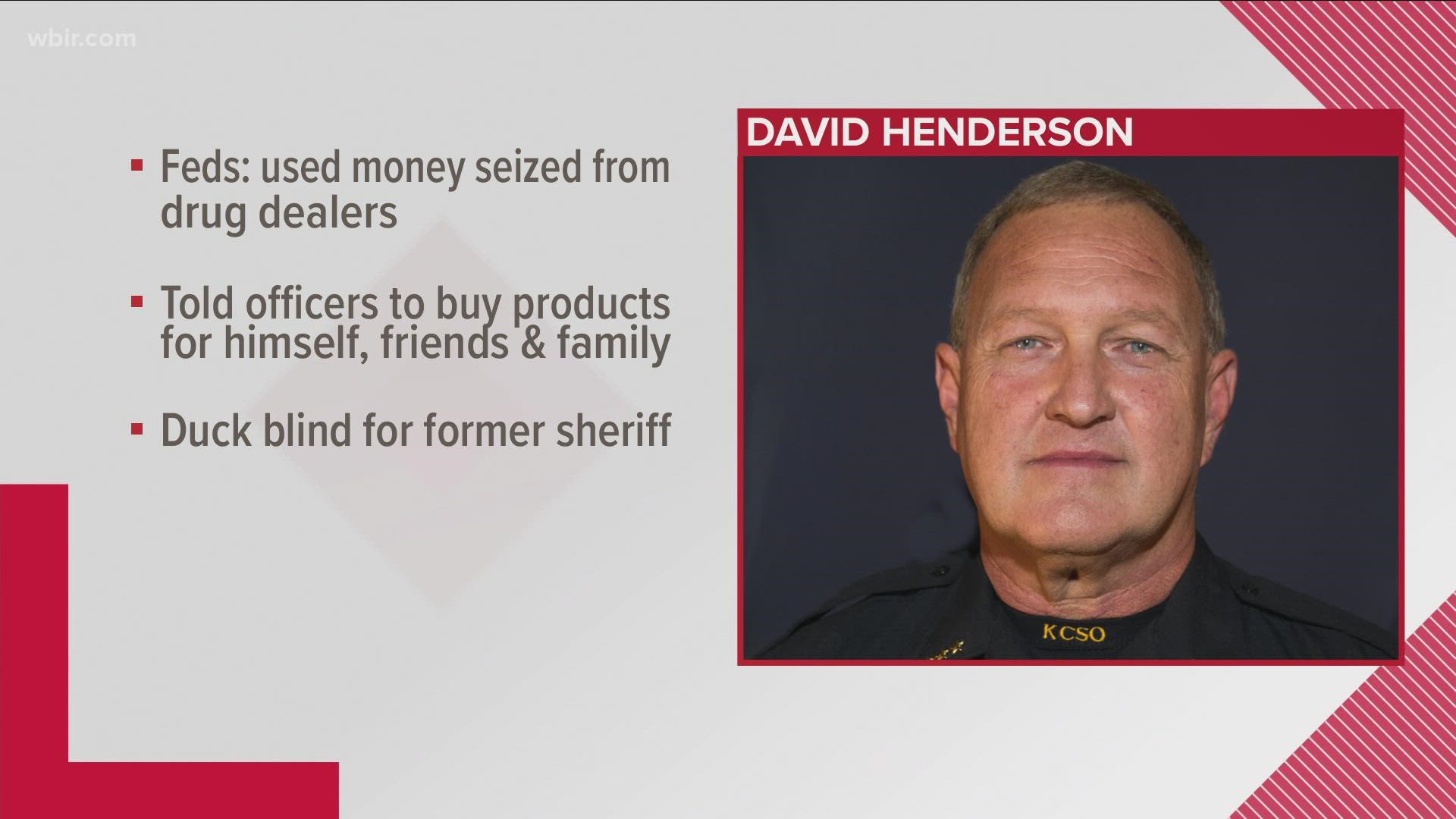 ديفيد هندرسون ، مساعد رئيس KCSO السابق ، تقاعد فجأة في أبريل 2020. يُزعم أنه استخدم أموال المخدرات لشراء أغراض شخصية.