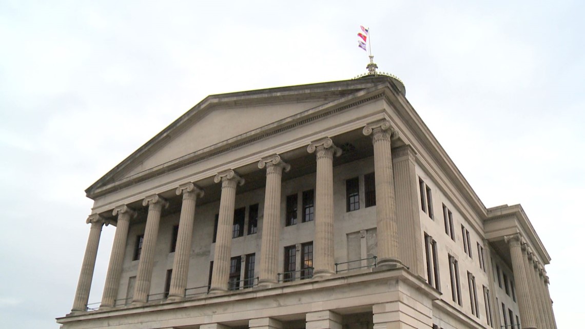 Tennessee bill banning undocumented immigrants from driving commercial vehicles heads to governor's desk