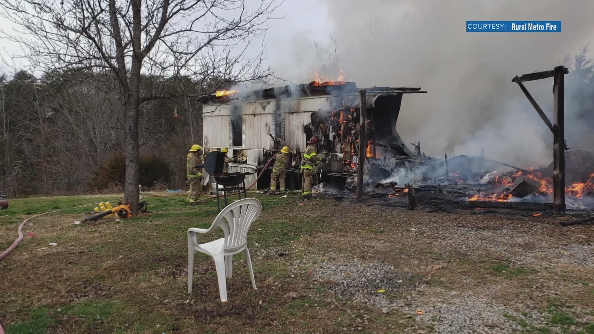 2 mobile homes destroyed in fire, no injuries reported | wbir.com