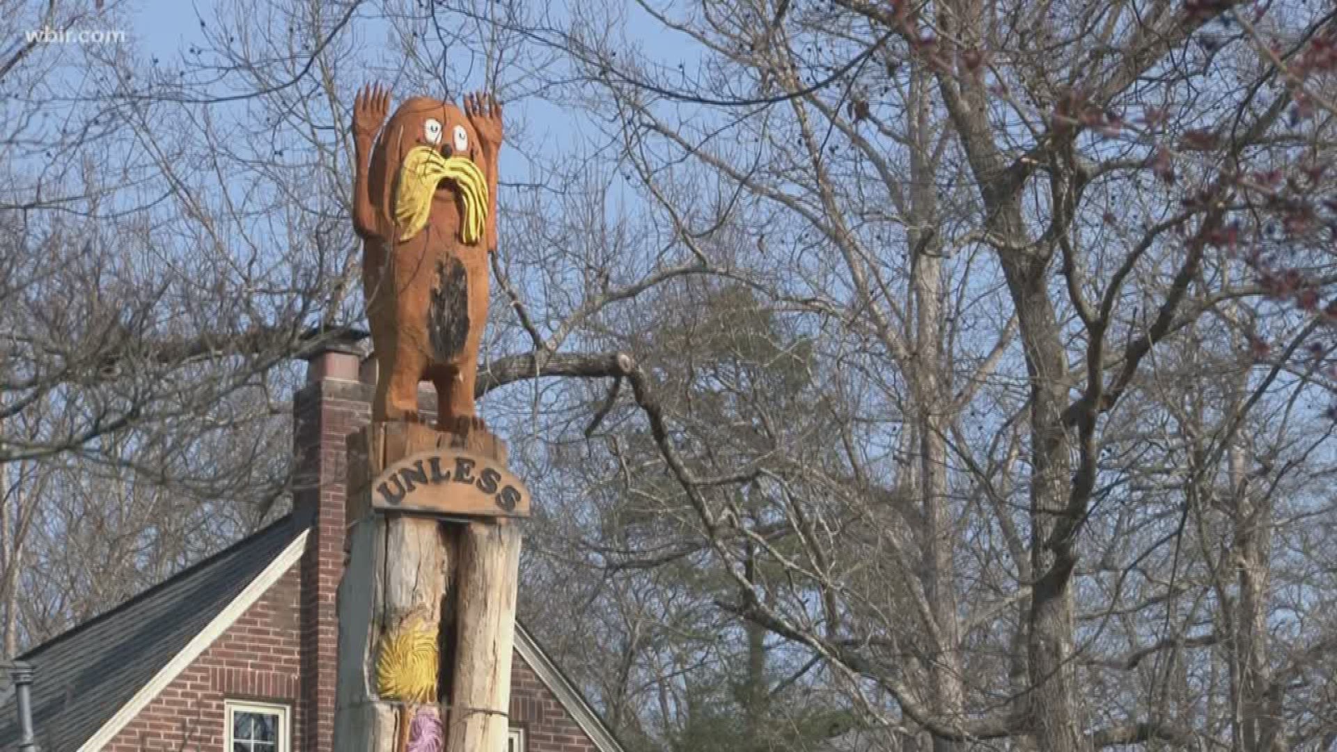 A look at a front yard that has visitors to the Holston Hills neighborhood doing a double take.April 2, 2018-4pm