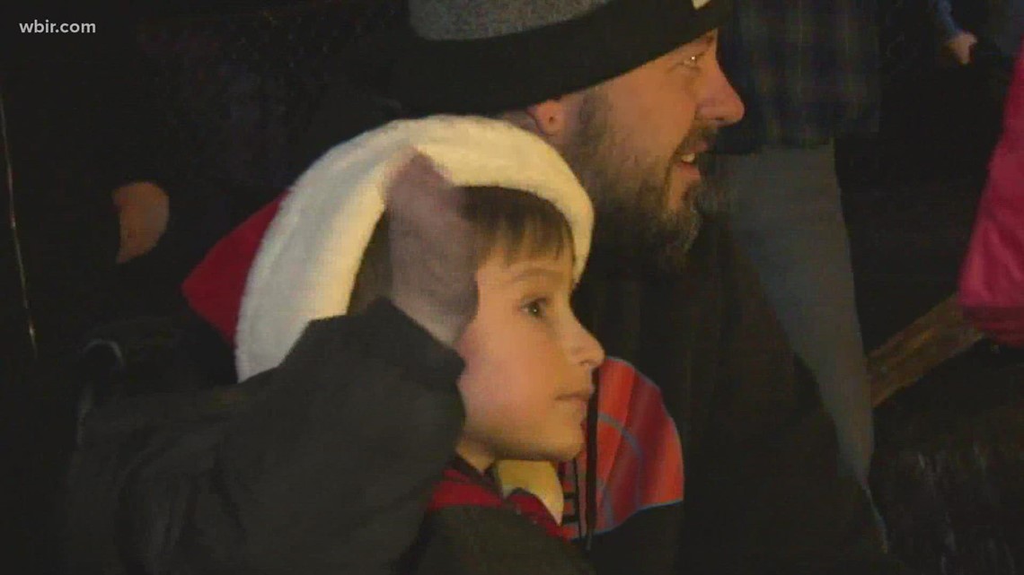 "You're an honorary fireman" | First responders prepare parade for child who missed the Clinton Christmas parade - Vimarsana News