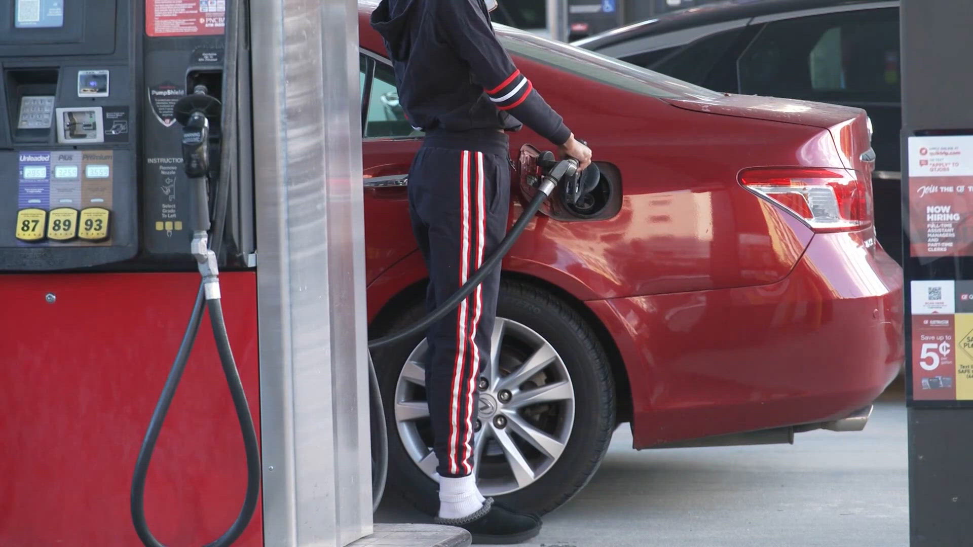 Gas prices continue to rise | wbir.com