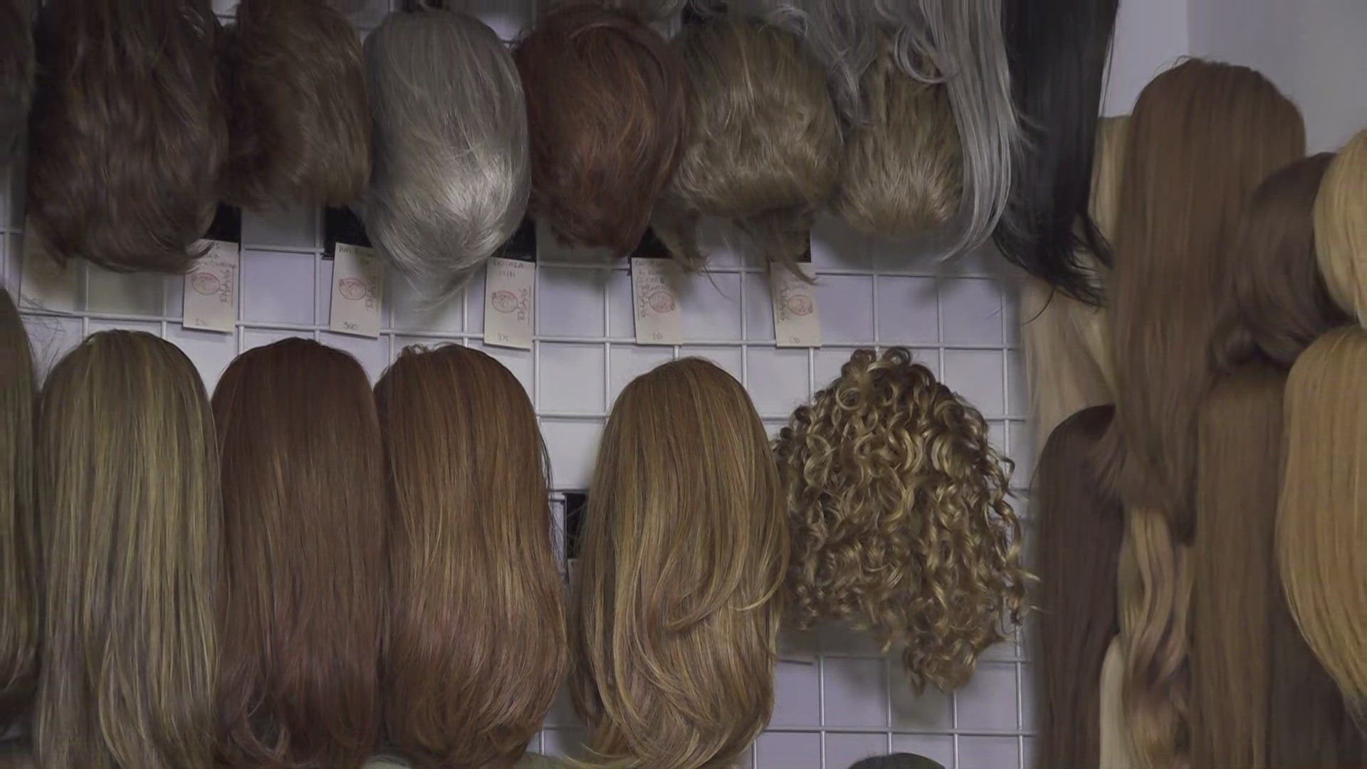 A Knoxville artist is creating strands of hope for people experiencing hair loss. 