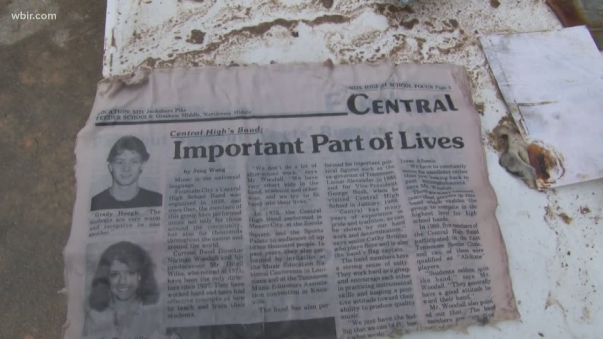 Gresham Middle School unearths a time capsule that was buried in 1989. It featured old papers written by students, newspaper and fashion trends. Oct. 25, 2019-4pm.