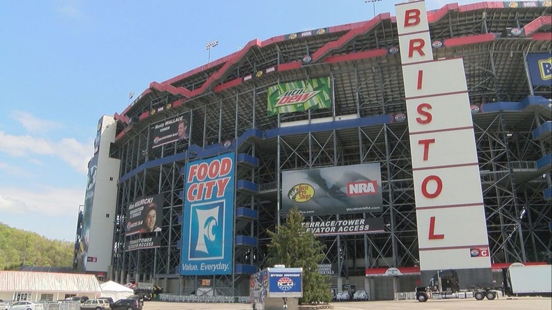 Bristol Motor Speedway starts clear bag policy | wbir.com