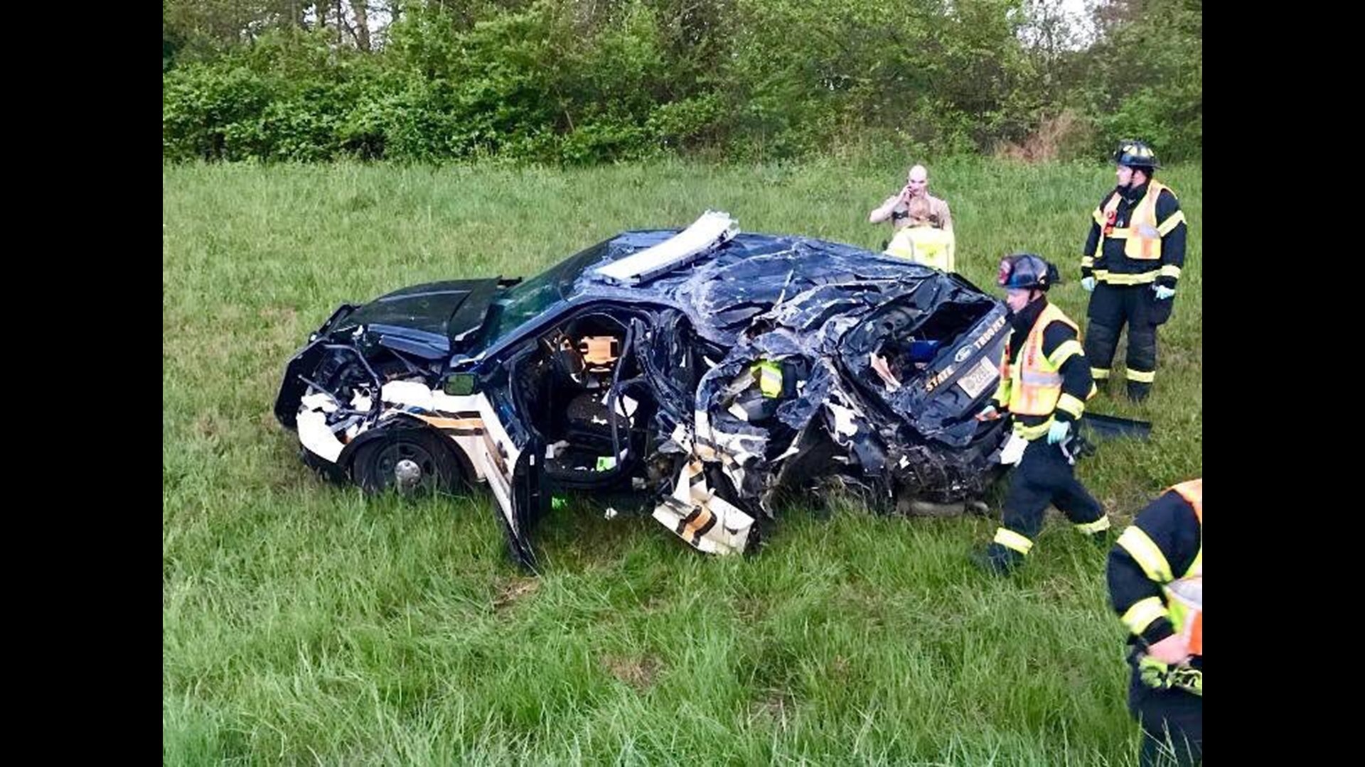 Deputy, trooper injured in crash involving tractor trailer | wbir.com