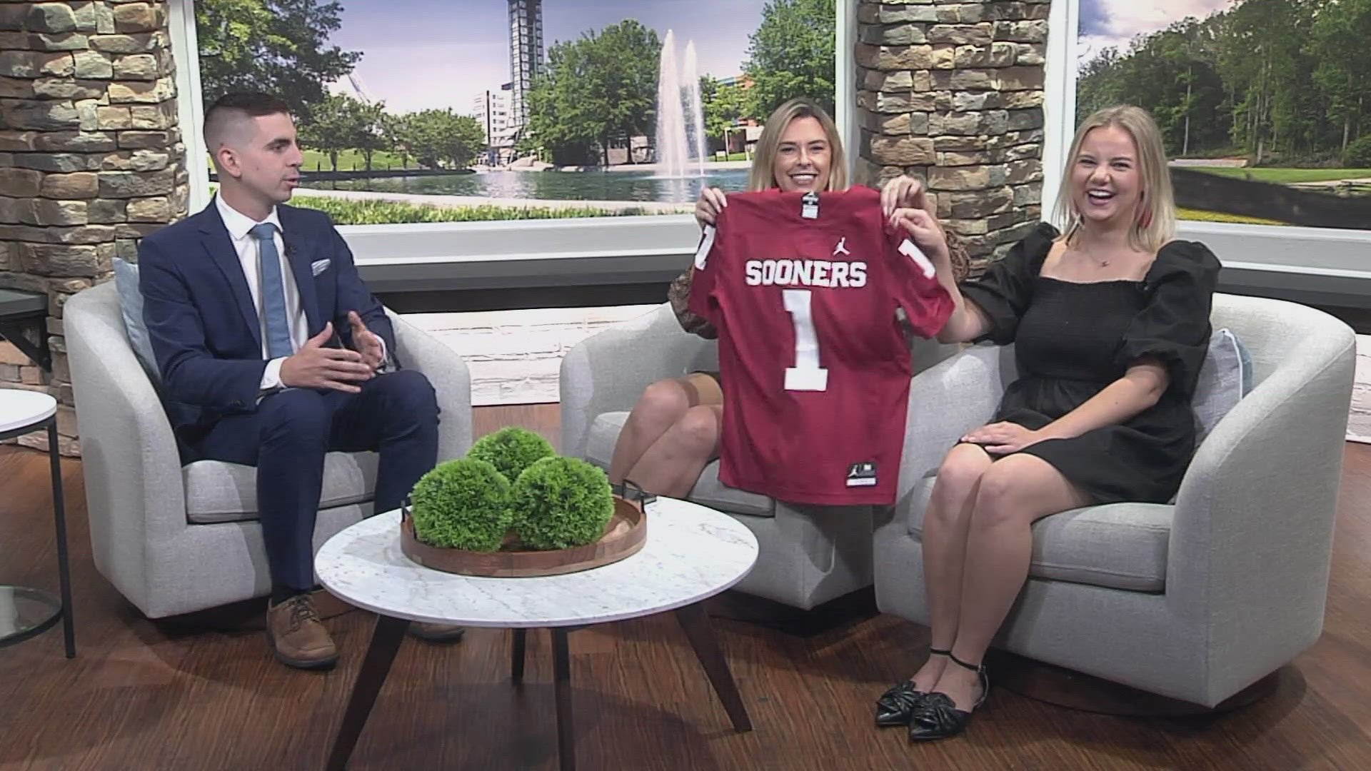 10Sports anchor Frank Deluca sat down with our 10News reporters Shea Smith and Olivia Dague to talk all things... Oklahoma.